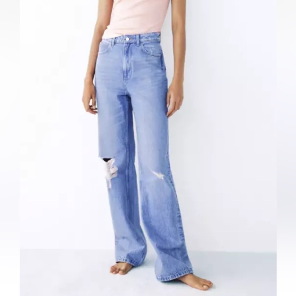 ZARA WOMAN HIGH-RISE STRAIGHT LEG RIPPED JEANS Light blue